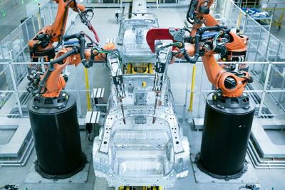 探訪北汽藍谷麥格納工廠 中歐制造的合作與共創(chuàng)與新材料技術(shù)研發(fā)的交響曲