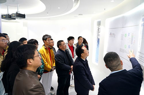 課堂搬進企業(yè) 重理工師生身臨“企”境，探索新材料技術(shù)研發(fā)新篇章